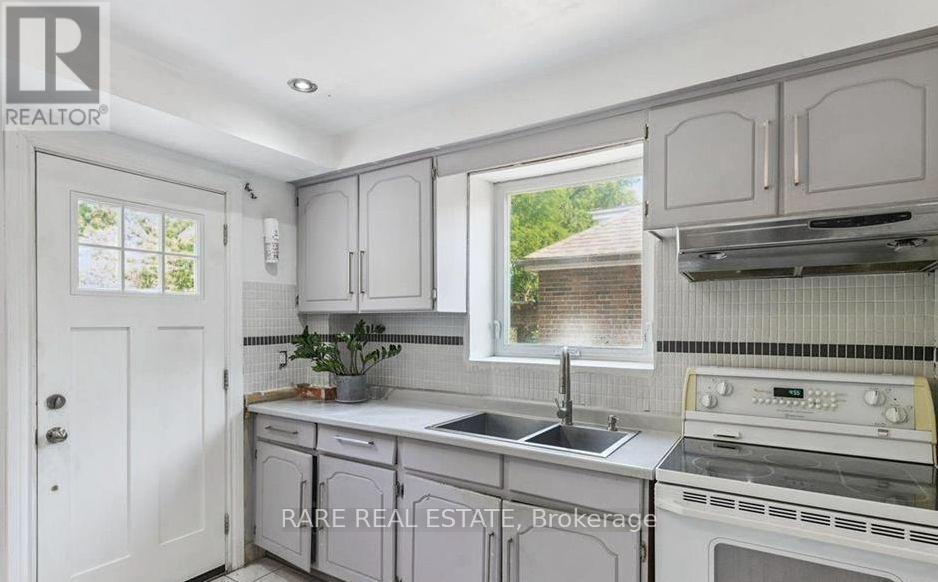 73 Yarrow Road, Toronto, Ontario  M6M 4E4 - Photo 7 - W12450493