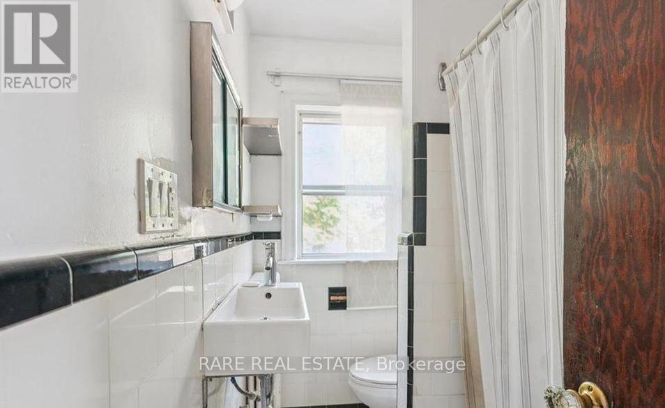 73 Yarrow Road, Toronto, Ontario  M6M 4E4 - Photo 15 - W12450493