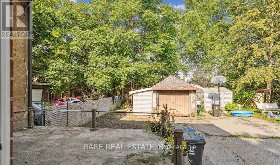 73 Yarrow Road, Toronto, Ontario  M6M 4E4 - Photo 26 - W12450493