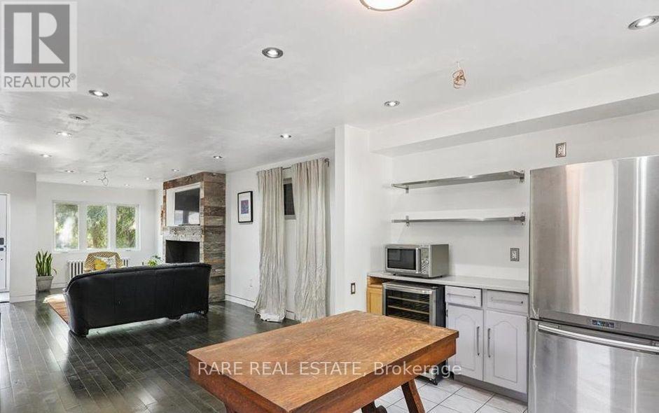 73 Yarrow Road, Toronto, Ontario  M6M 4E4 - Photo 6 - W12450493