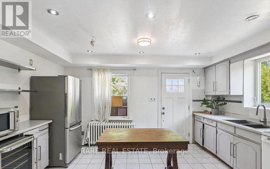 73 Yarrow Road, Toronto, Ontario  M6M 4E4 - Photo 4 - W12450493