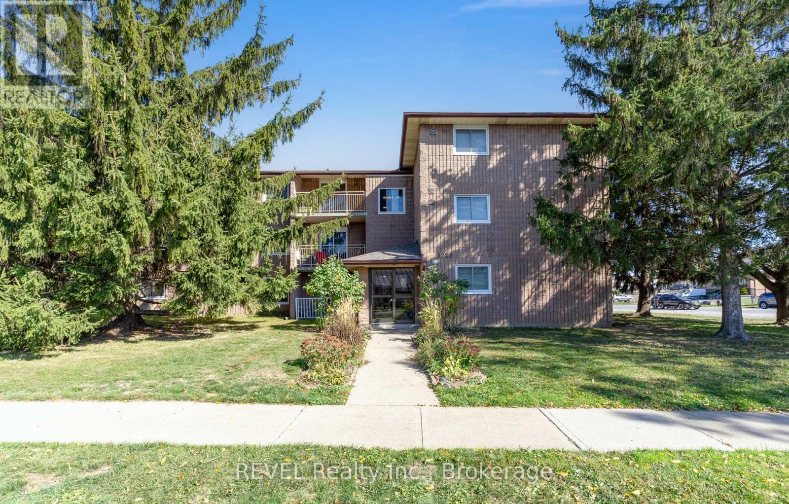 305 - 5222 Portage Road, Niagara Falls, Ontario  L2E 6B6 - Photo 1 - X12450933