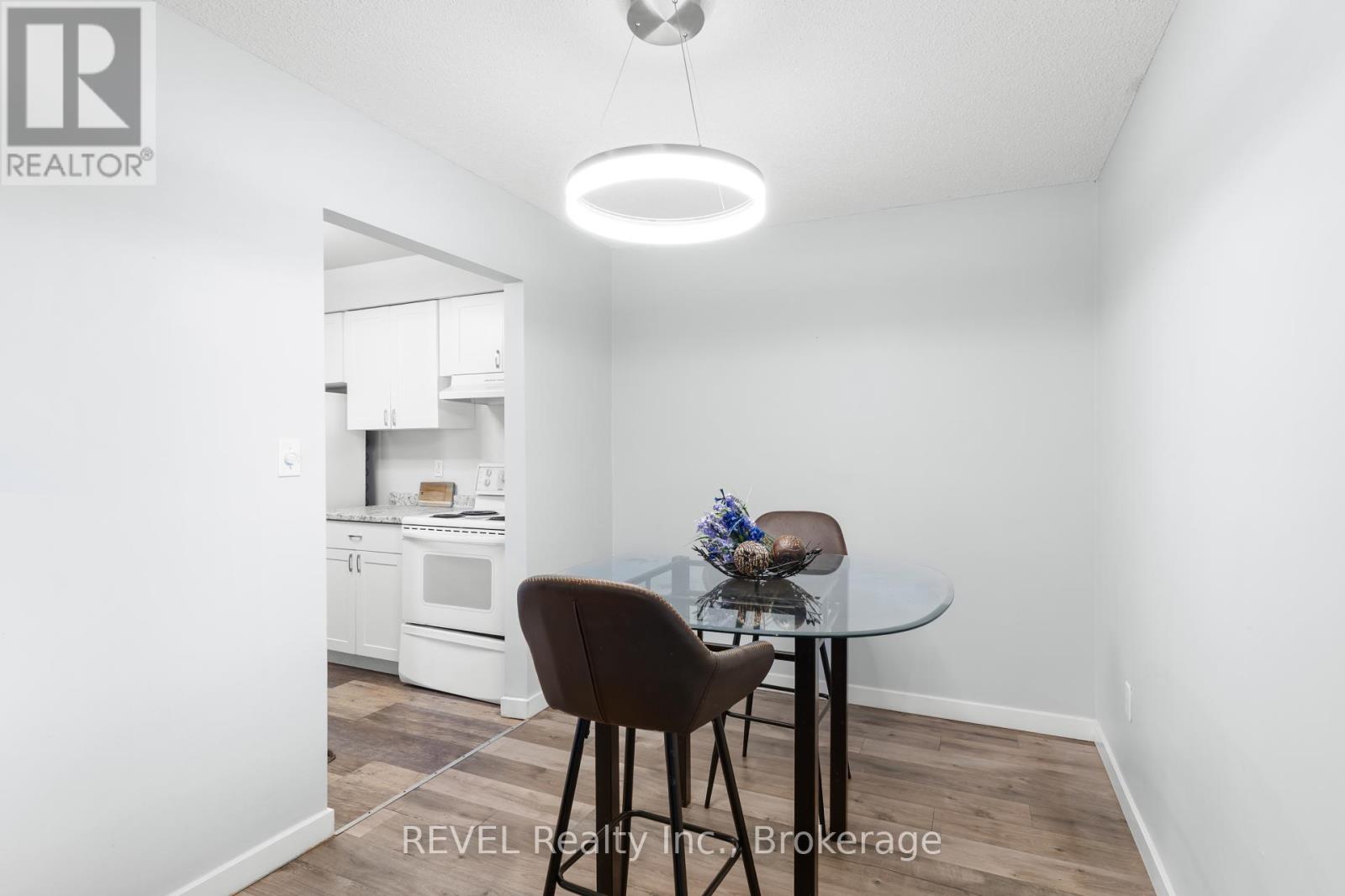 305 - 5222 Portage Road, Niagara Falls, Ontario  L2E 6B6 - Photo 11 - X12450933