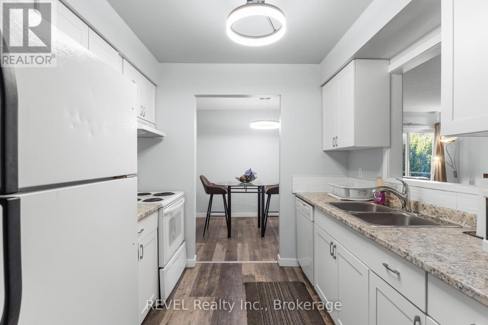 305 - 5222 Portage Road, Niagara Falls, Ontario  L2E 6B6 - Photo 6 - X12450933