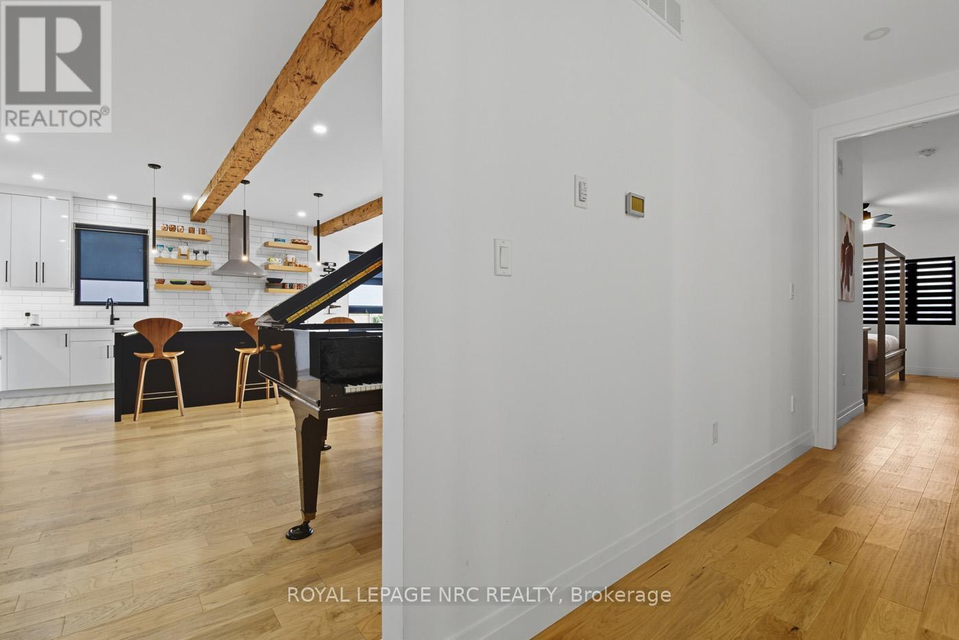1007 Clare Avenue, Pelham, Ontario  L3C 3C2 - Photo 22 - X12450941