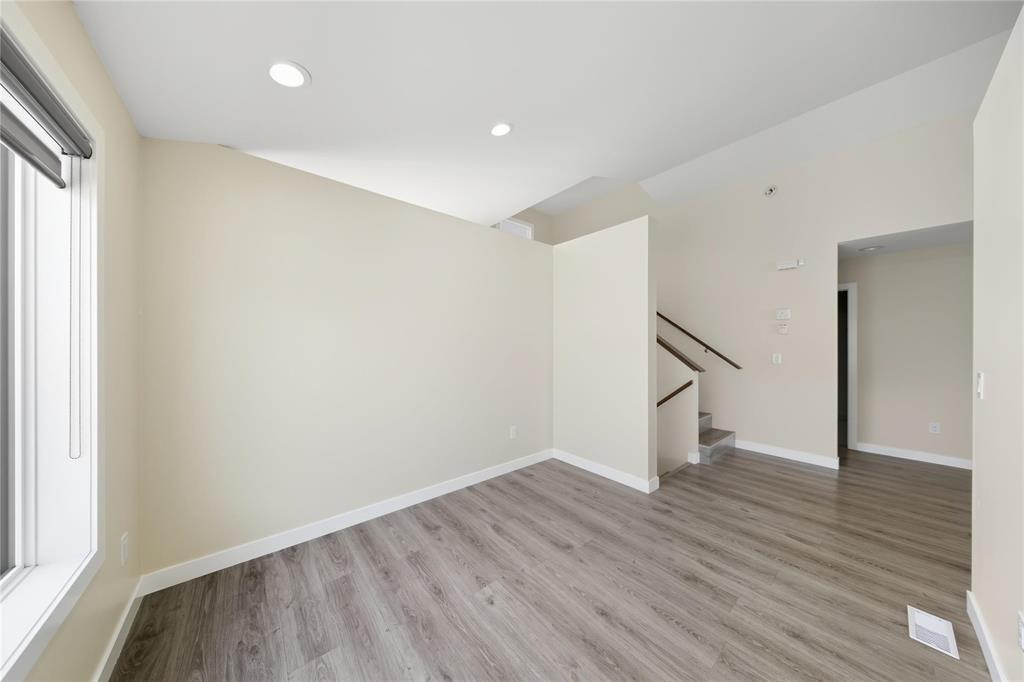 39 Singh Trail, Winnipeg, Manitoba  R2R 1R7 - Photo 5 - 202525878