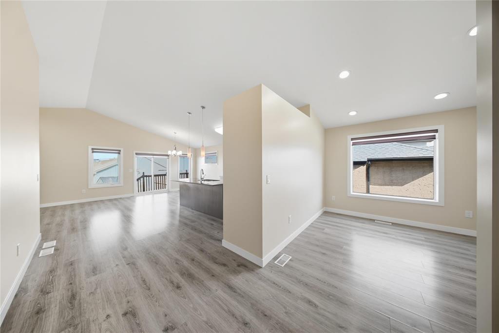 39 Singh Trail, Winnipeg, Manitoba  R2R 1R7 - Photo 4 - 202525878