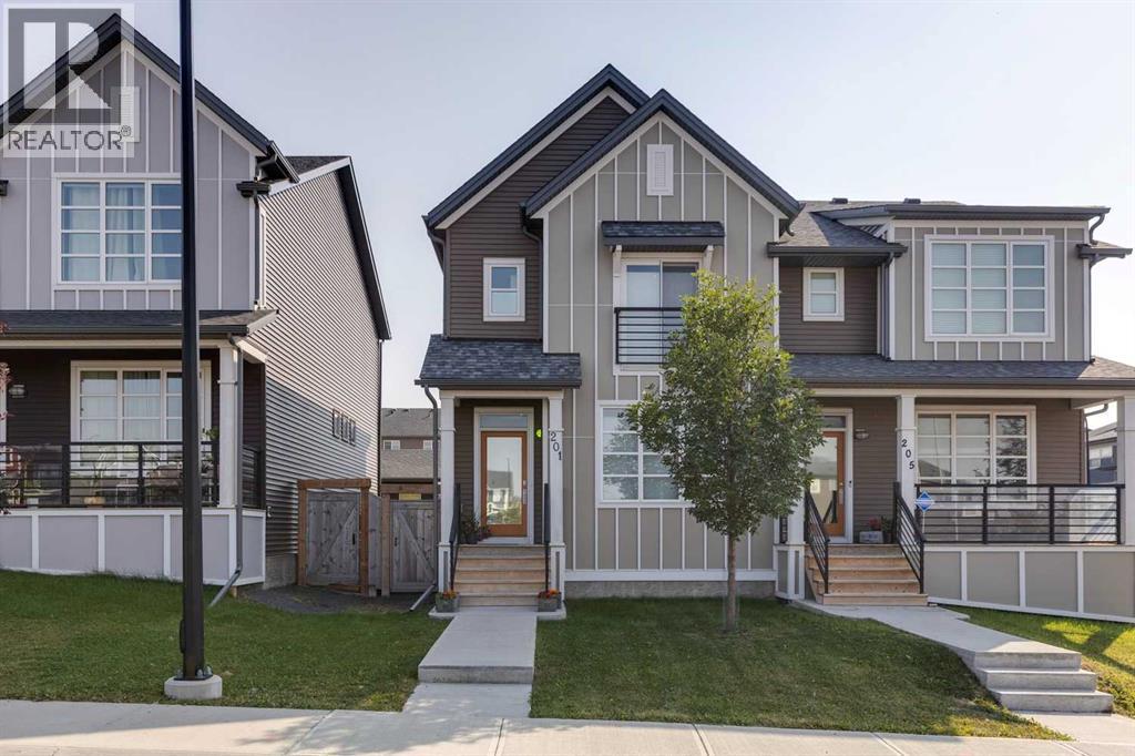 201 Carringvue Way Nw, Calgary, Alberta  T3P 1K6 - Photo 1 - A2259060
