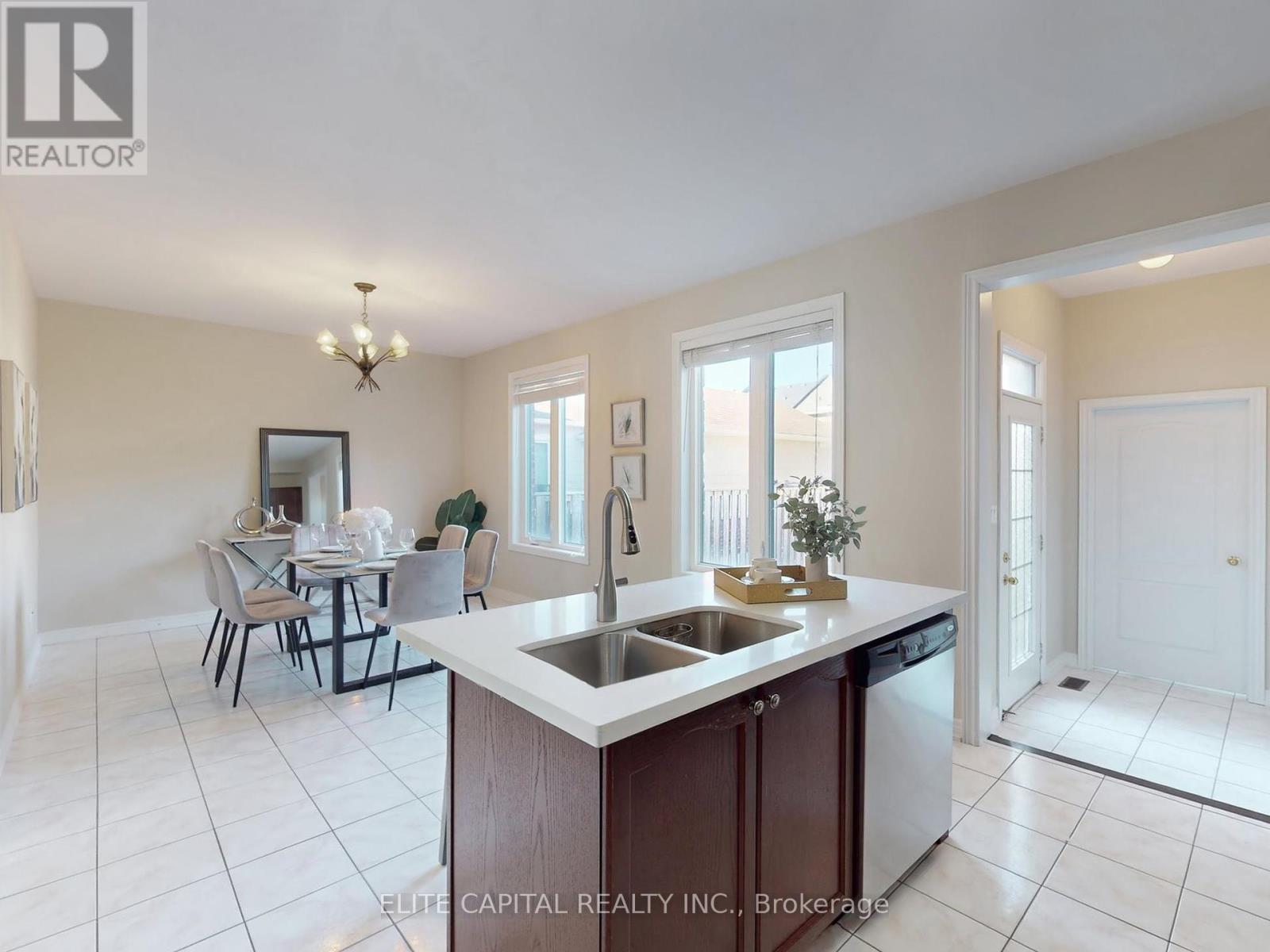 28 Ivory Silk Drive, Markham, Ontario  L6C 0G8 - Photo 12 - N12450940