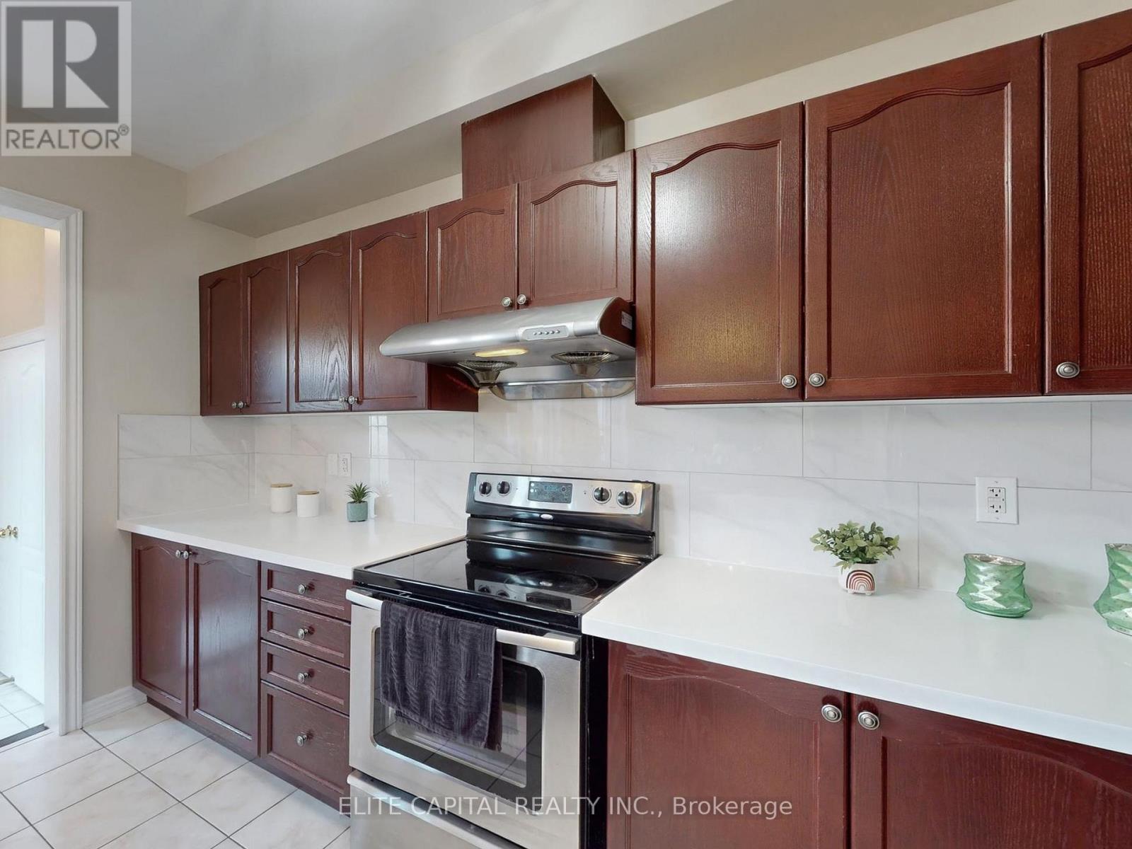 28 Ivory Silk Drive, Markham, Ontario  L6C 0G8 - Photo 13 - N12450940