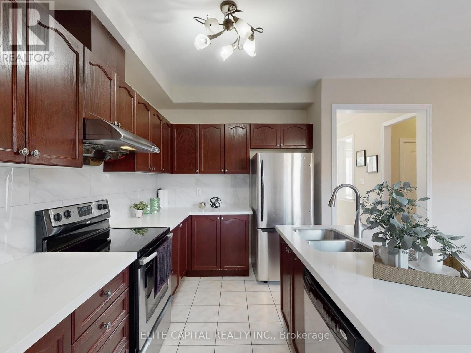 28 Ivory Silk Drive, Markham, Ontario  L6C 0G8 - Photo 14 - N12450940
