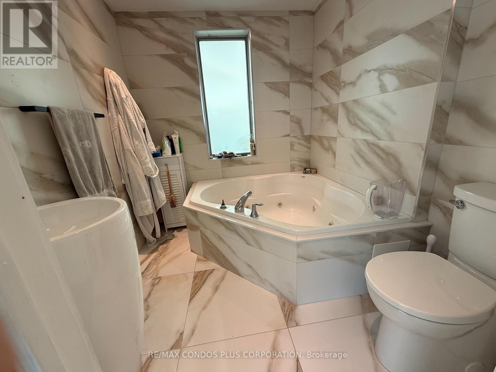 Th125 - 5 Marine Parade Drive, Toronto, Ontario  M8V 4B4 - Photo 12 - W12450937