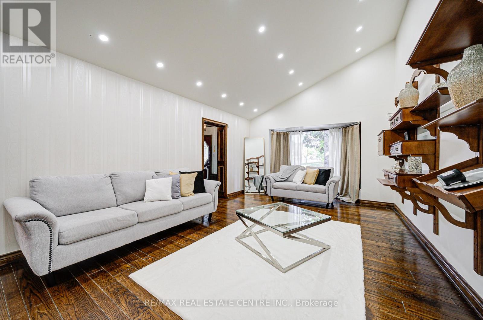 130 Cornwall Road, Brampton, Ontario  L6W 1P3 - Photo 4 - W12450921
