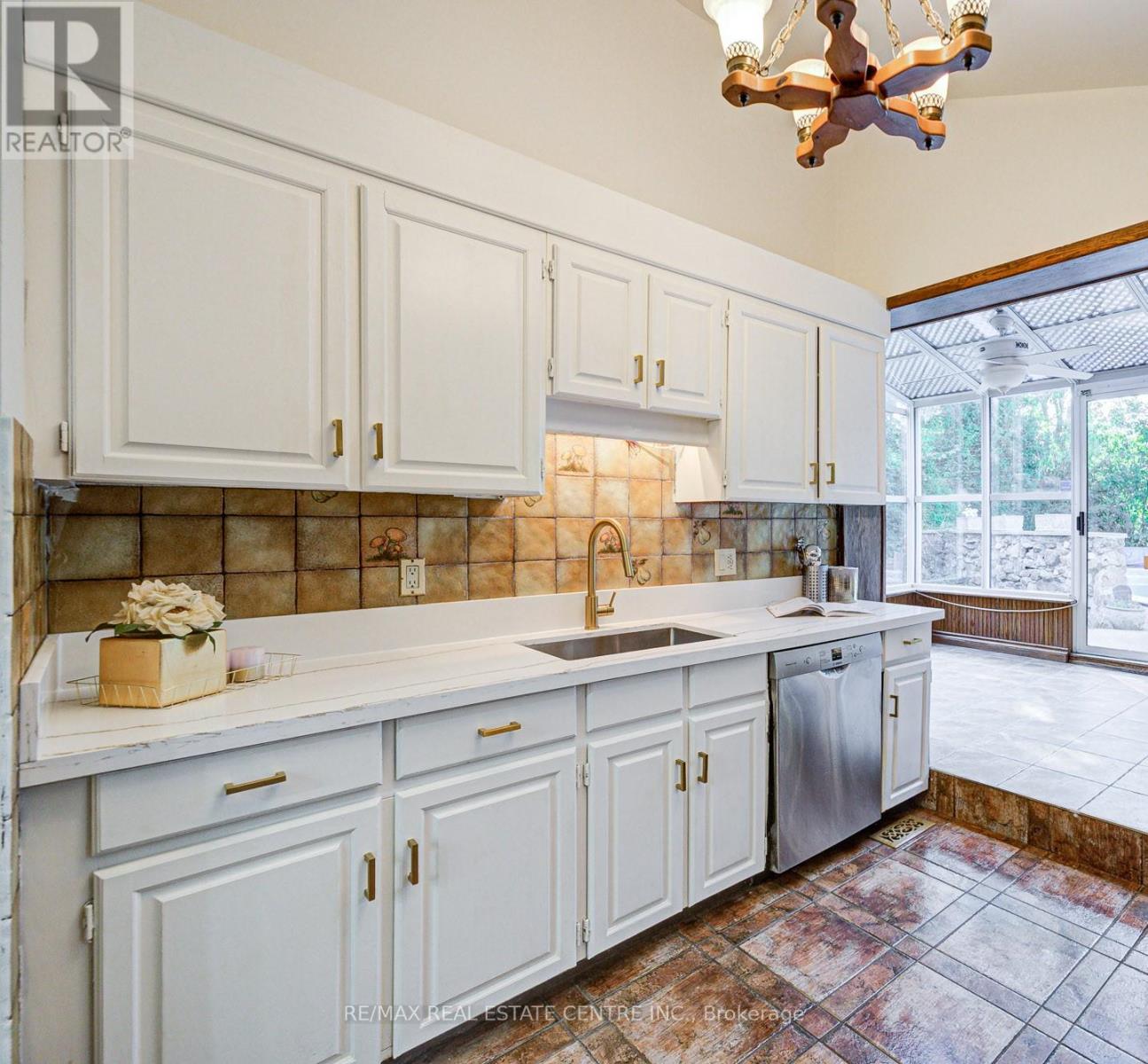 130 Cornwall Road, Brampton, Ontario  L6W 1P3 - Photo 7 - W12450921