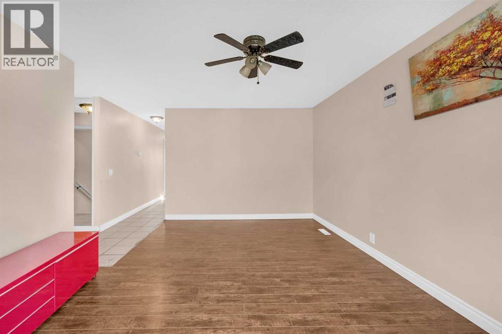 32 Fallingworth Place, Calgary, Alberta  T3J 1G5 - Photo 4 - A2248456