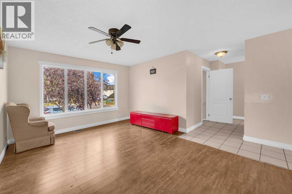 32 Fallingworth Place, Calgary, Alberta  T3J 1G5 - Photo 5 - A2248456