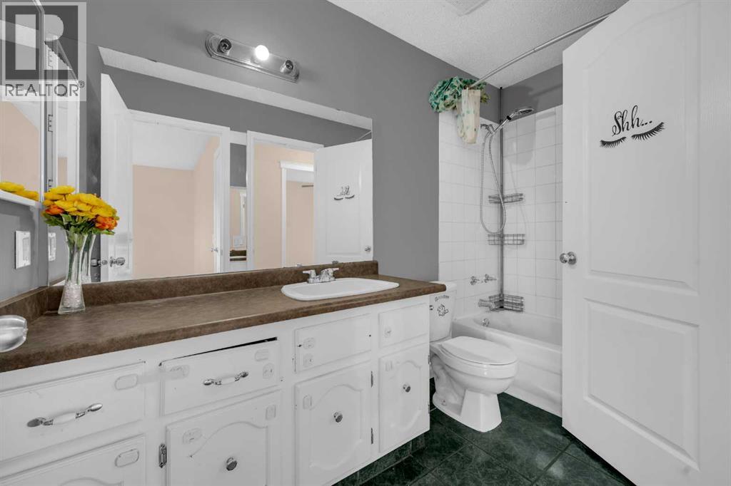32 Fallingworth Place, Calgary, Alberta  T3J 1G5 - Photo 18 - A2248456