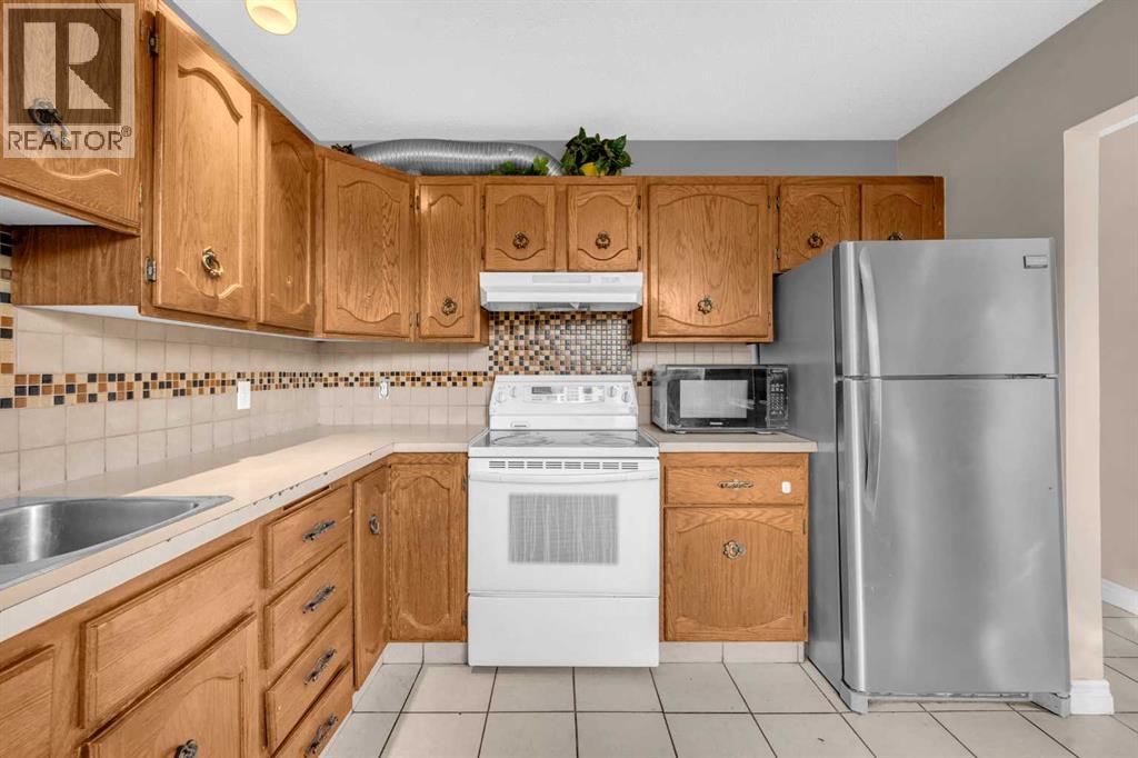 32 Fallingworth Place, Calgary, Alberta  T3J 1G5 - Photo 8 - A2248456