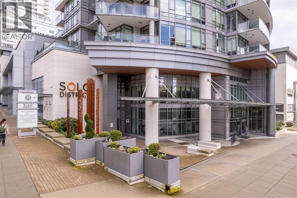 809 2008 Rosser Avenue, Burnaby, British Columbia  V5C 0H8 - Photo 2 - R3056229