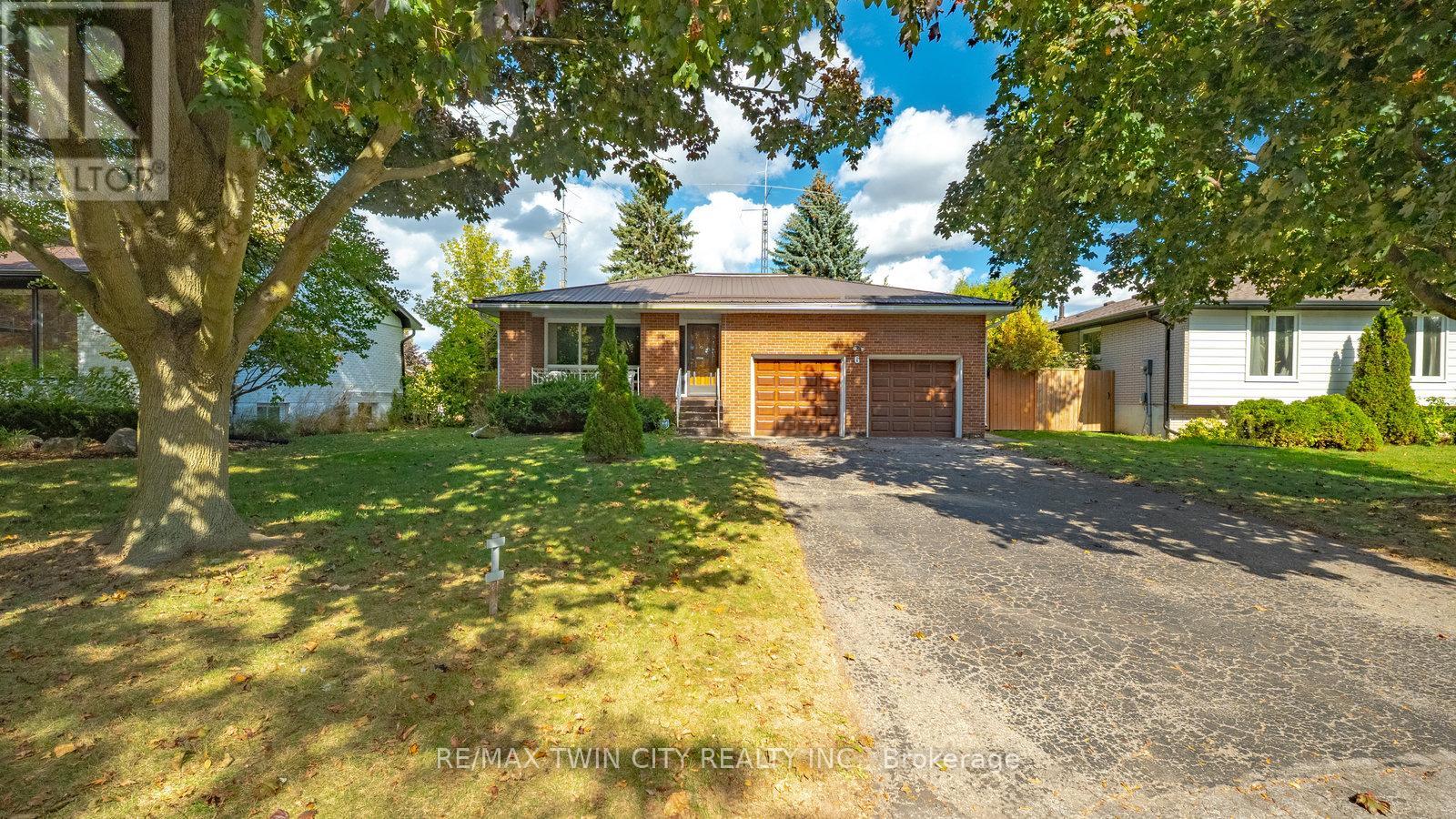 6 VENTNOR COURT, Brantford, Ontario