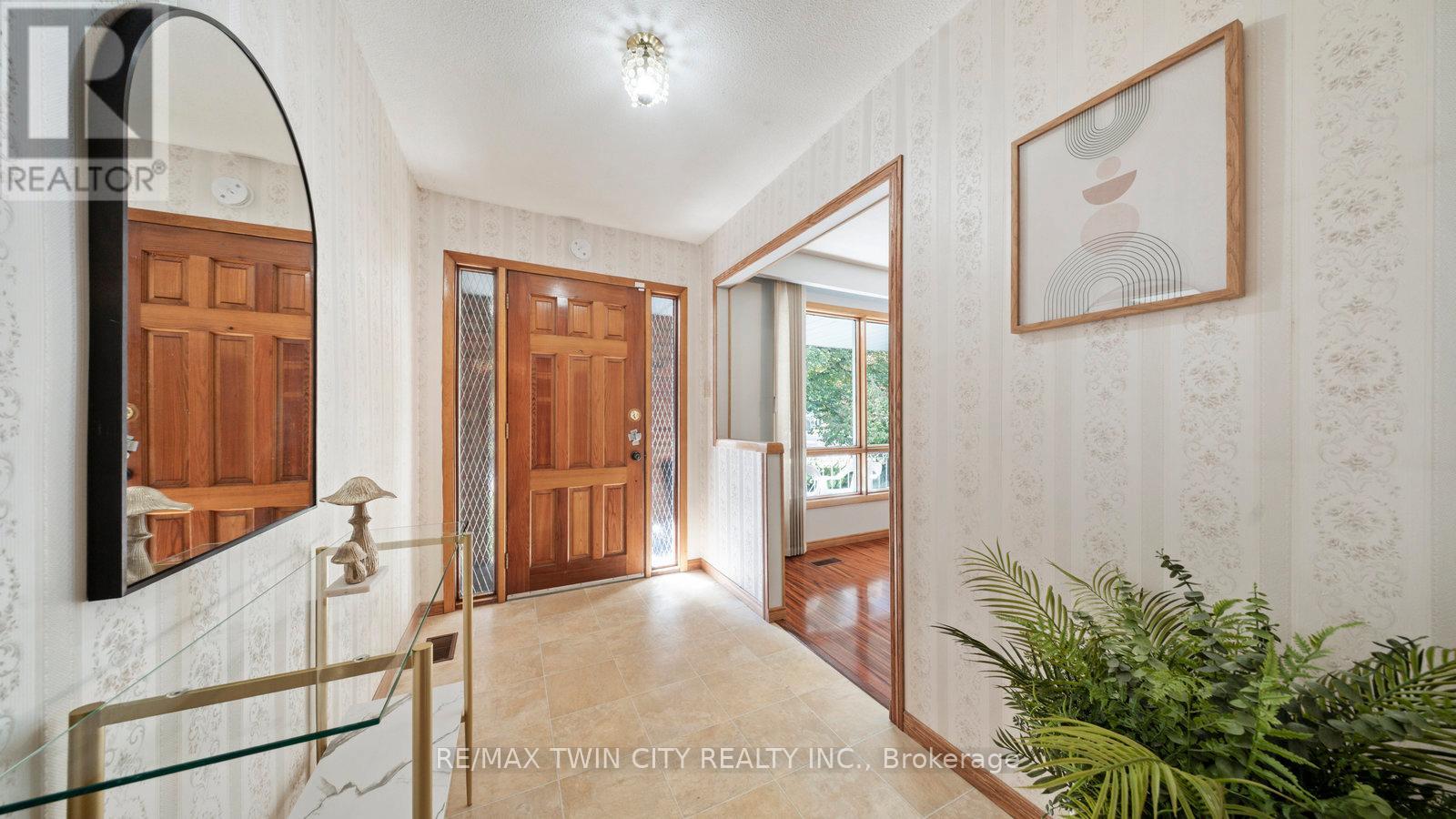 6 Ventnor Court, Brantford, Ontario  N3R 6L8 - Photo 11 - X12450969