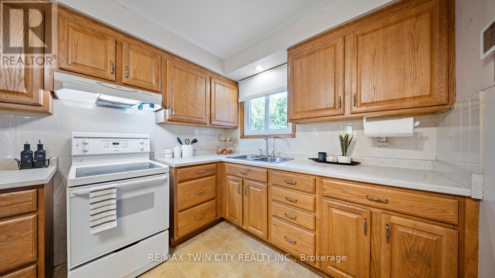 6 Ventnor Court, Brantford, Ontario  N3R 6L8 - Photo 14 - X12450969