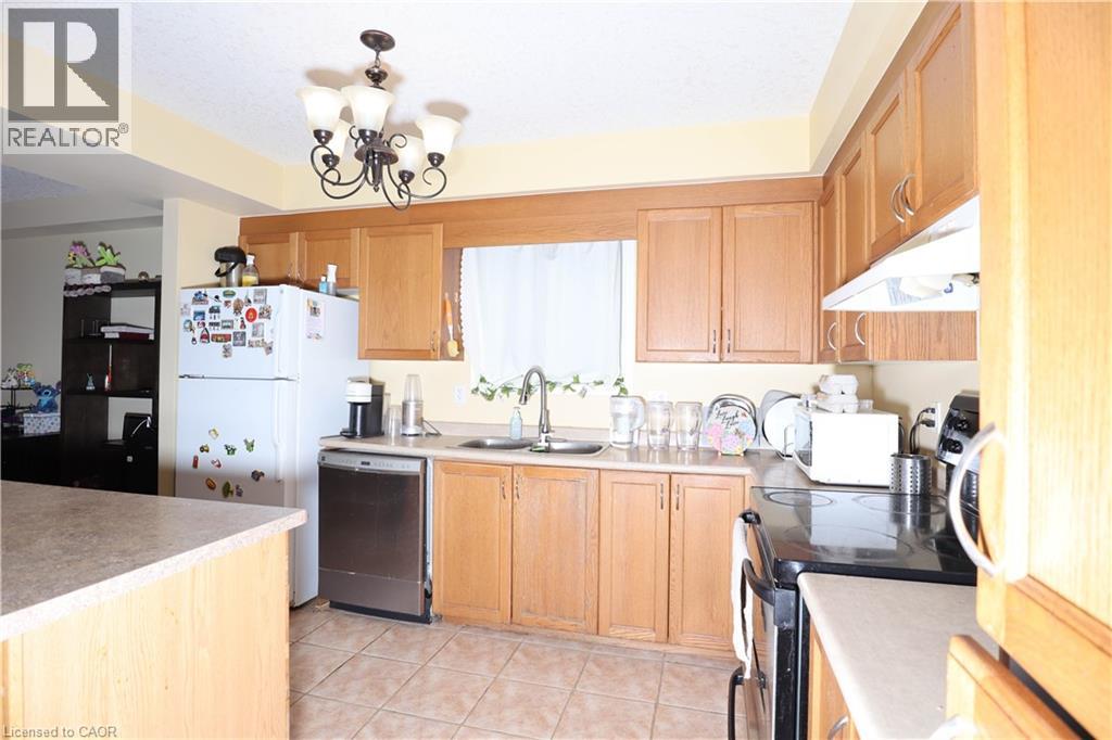 633 Violet Street, Waterloo, Ontario  N2V 2V9 - Photo 18 - 40777420