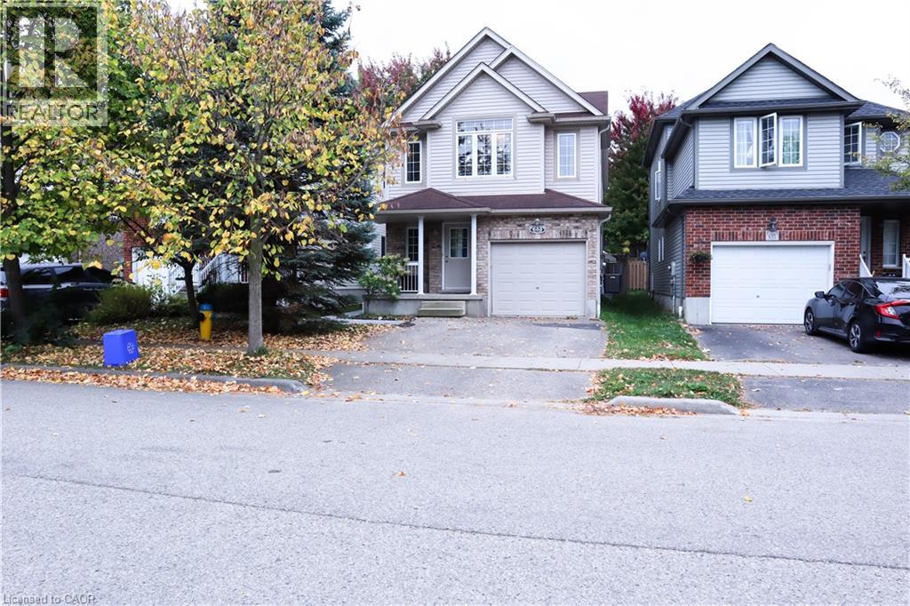 633 Violet Street, Waterloo, Ontario  N2V 2V9 - Photo 2 - 40777420