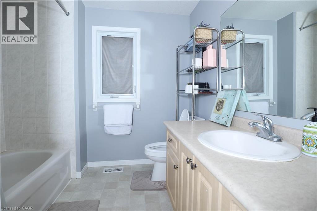 633 Violet Street, Waterloo, Ontario  N2V 2V9 - Photo 28 - 40777420