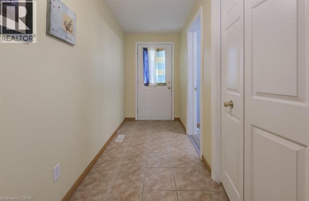 633 Violet Street, Waterloo, Ontario  N2V 2V9 - Photo 3 - 40777420