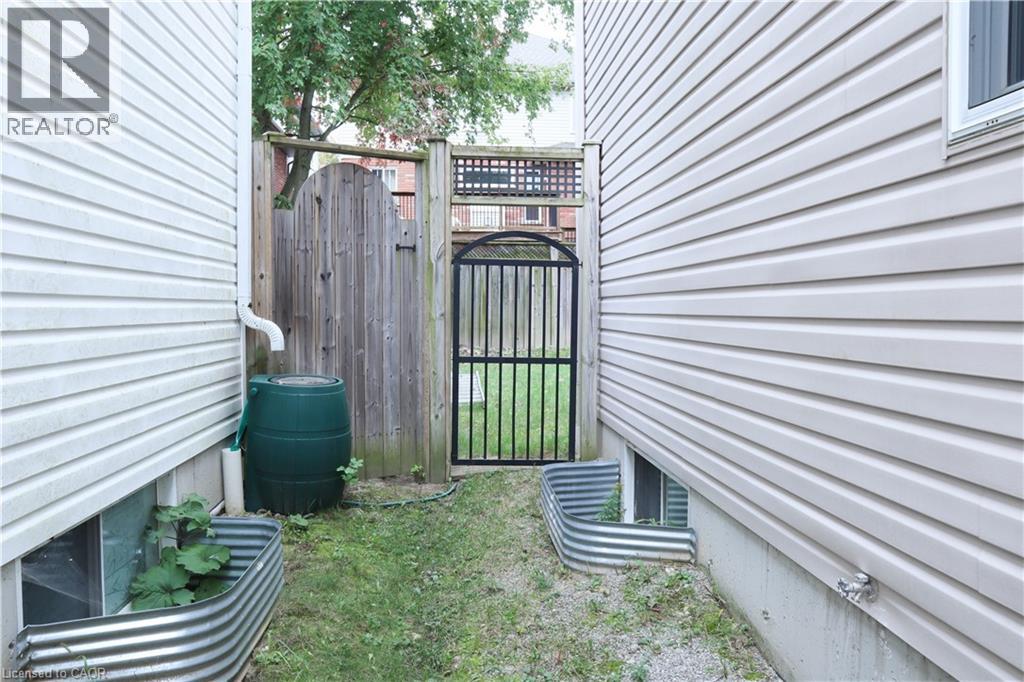 633 Violet Street, Waterloo, Ontario  N2V 2V9 - Photo 31 - 40777420