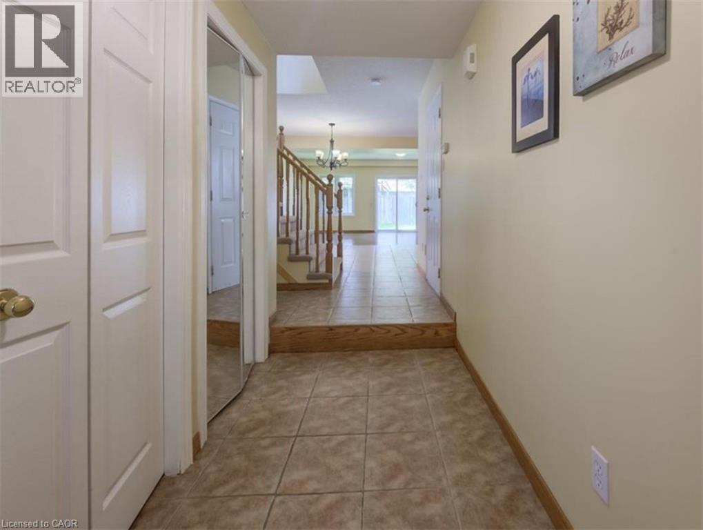 633 Violet Street, Waterloo, Ontario  N2V 2V9 - Photo 4 - 40777420