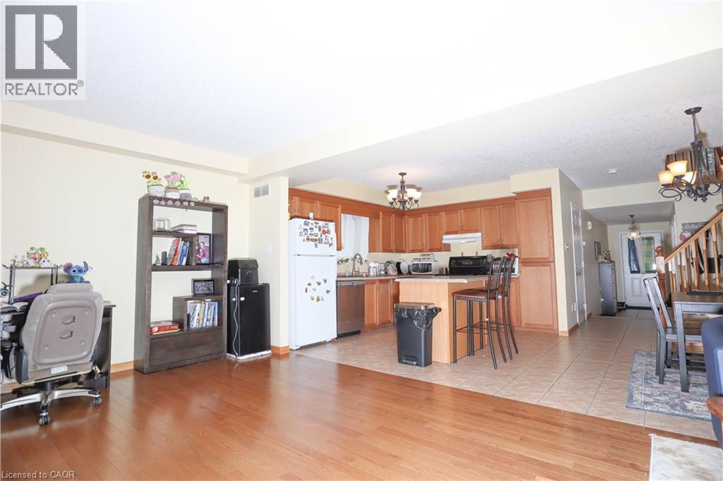 633 Violet Street, Waterloo, Ontario  N2V 2V9 - Photo 7 - 40777420