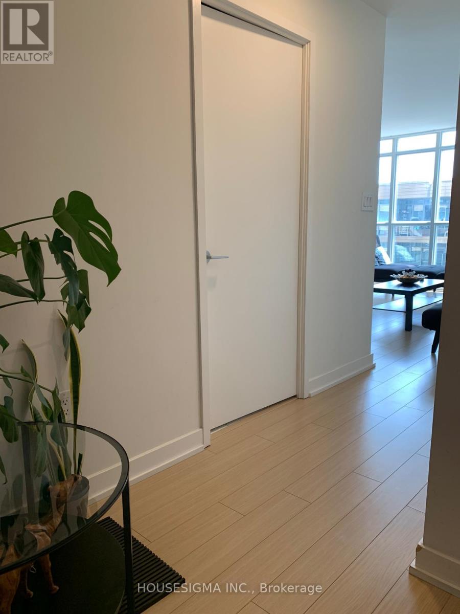 1032 - 15 Iceboat Terrace, Toronto, Ontario  M5V 4A5 - Photo 4 - C12450972