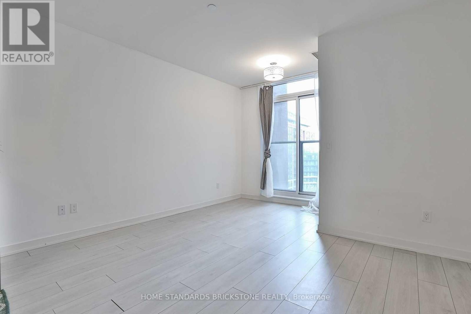 437 - 31 TIPPETT ROAD, Toronto, Ontario