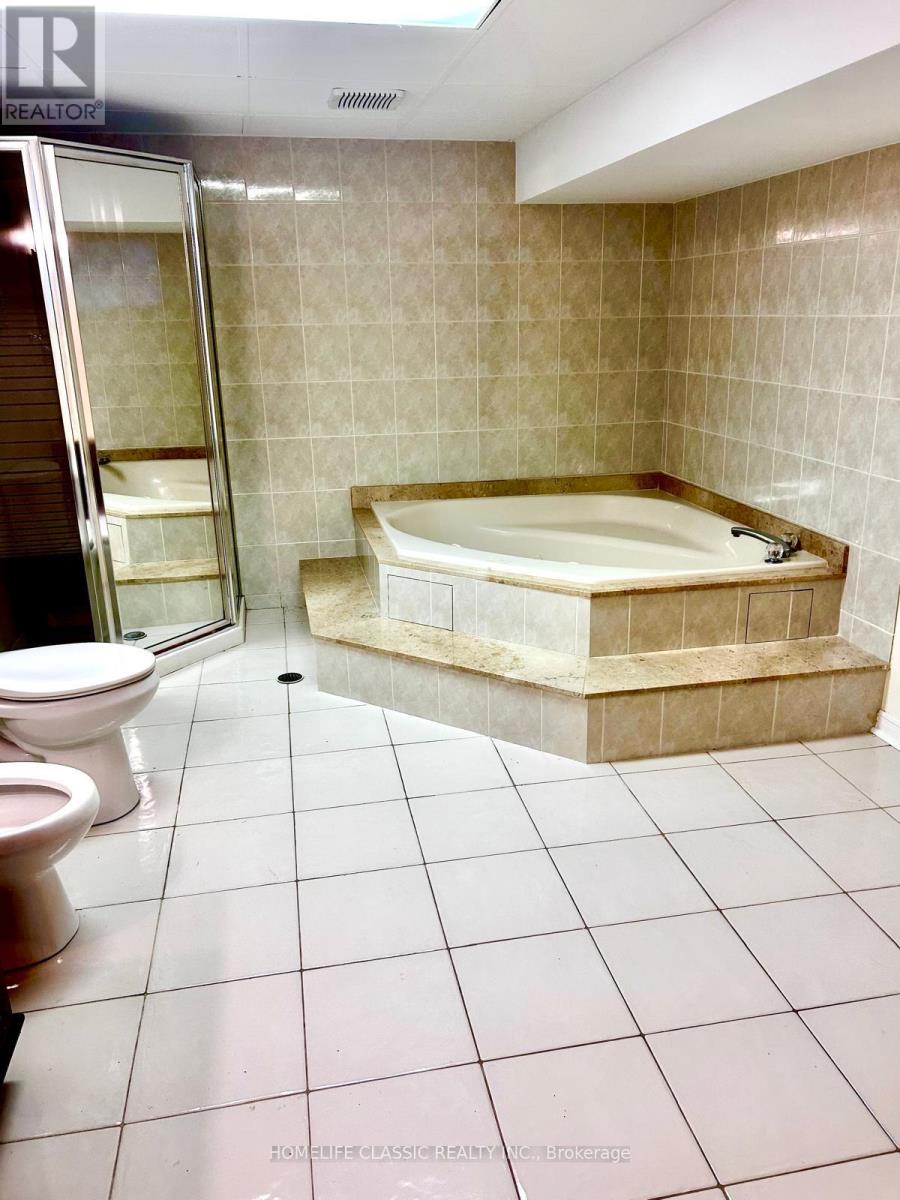 4142 Fieldgate Dr W Drive E, Mississauga, Ontario  L4W 2C5 - Photo 26 - W12448511