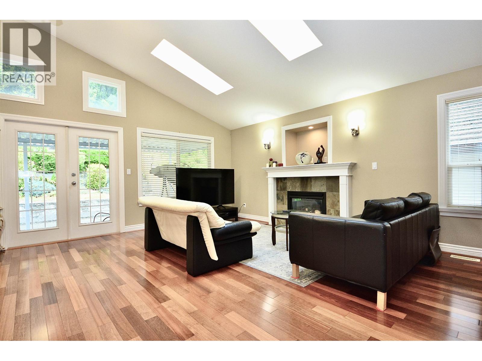 3035 Maplewood Court, Coquitlam, British Columbia  V3E 3P3 - Photo 3 - R3045559