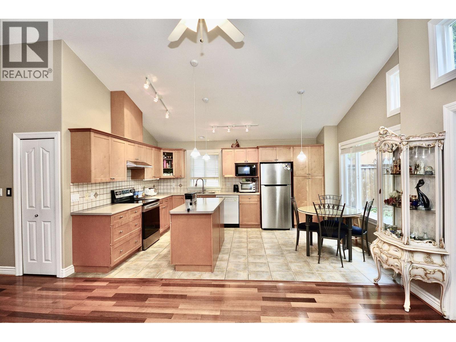 3035 Maplewood Court, Coquitlam, British Columbia  V3E 3P3 - Photo 8 - R3045559