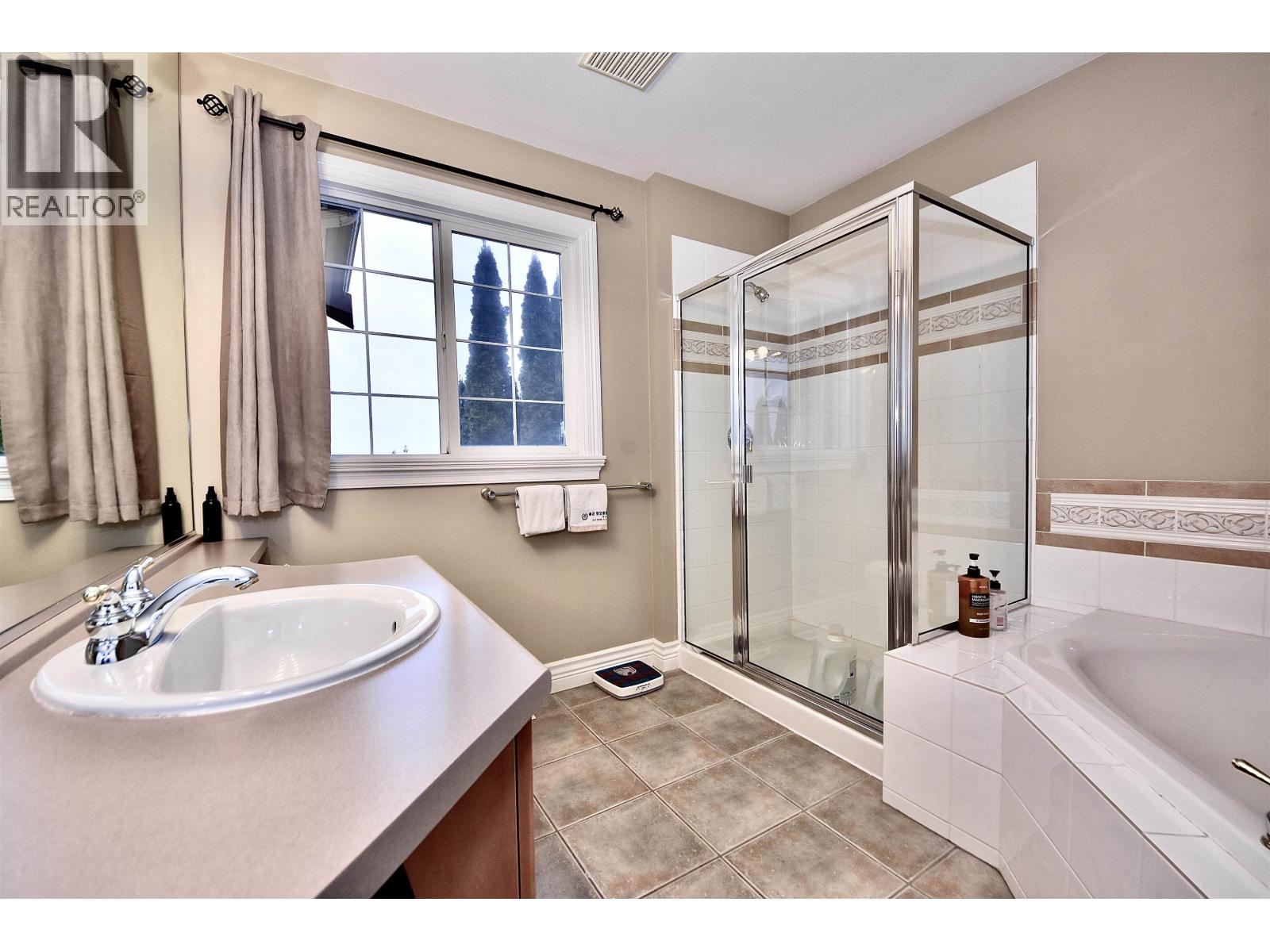 3035 Maplewood Court, Coquitlam, British Columbia  V3E 3P3 - Photo 12 - R3045559