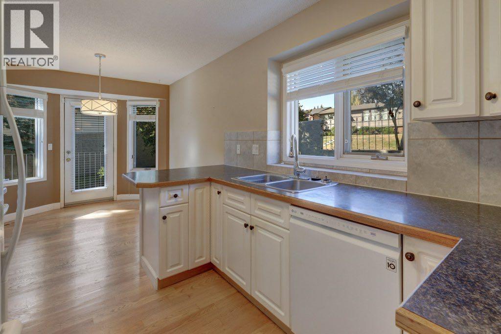 204 Silver Creek Mews Nw, Calgary, Alberta  T3B 5L1 - Photo 6 - A2260595