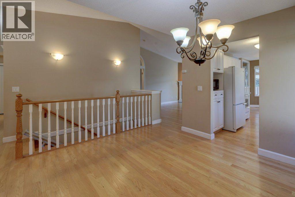 204 Silver Creek Mews Nw, Calgary, Alberta  T3B 5L1 - Photo 5 - A2260595