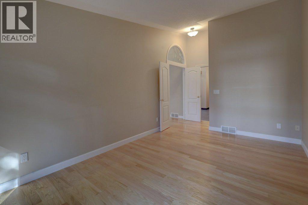 204 Silver Creek Mews Nw, Calgary, Alberta  T3B 5L1 - Photo 14 - A2260595