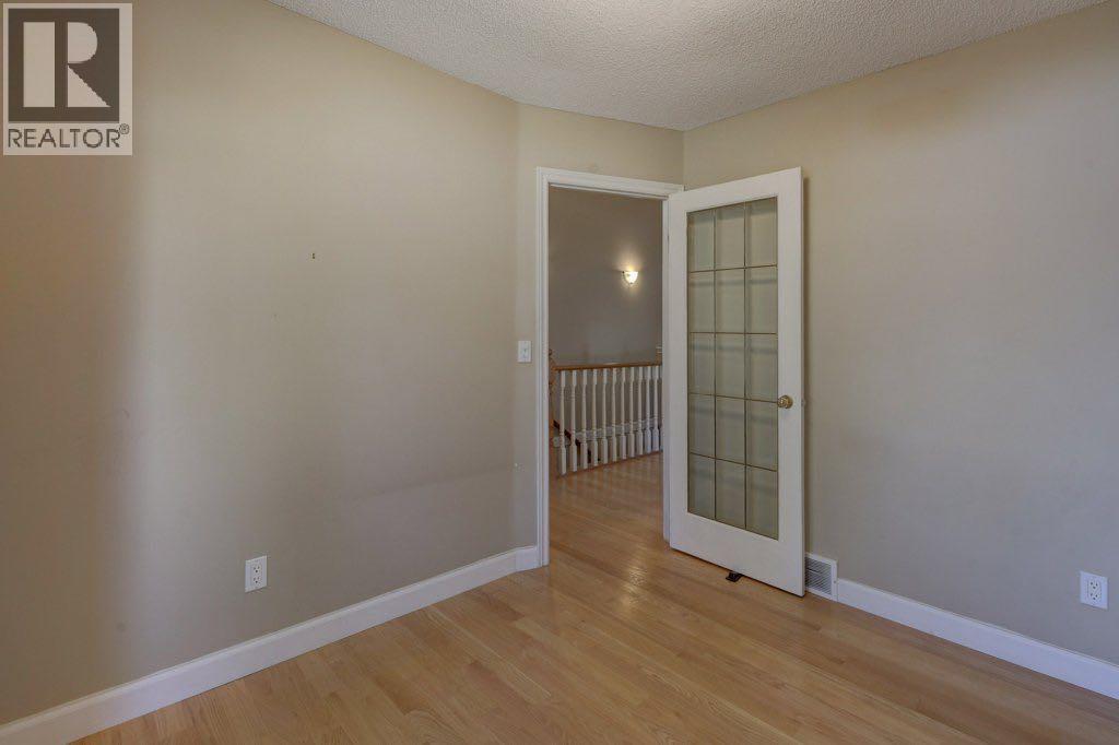 204 Silver Creek Mews Nw, Calgary, Alberta  T3B 5L1 - Photo 18 - A2260595