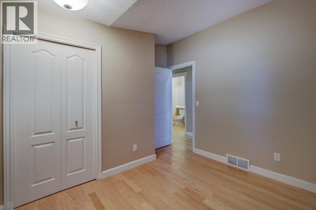 204 Silver Creek Mews Nw, Calgary, Alberta  T3B 5L1 - Photo 20 - A2260595