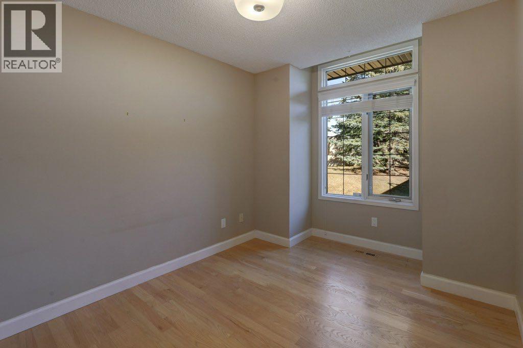 204 Silver Creek Mews Nw, Calgary, Alberta  T3B 5L1 - Photo 17 - A2260595