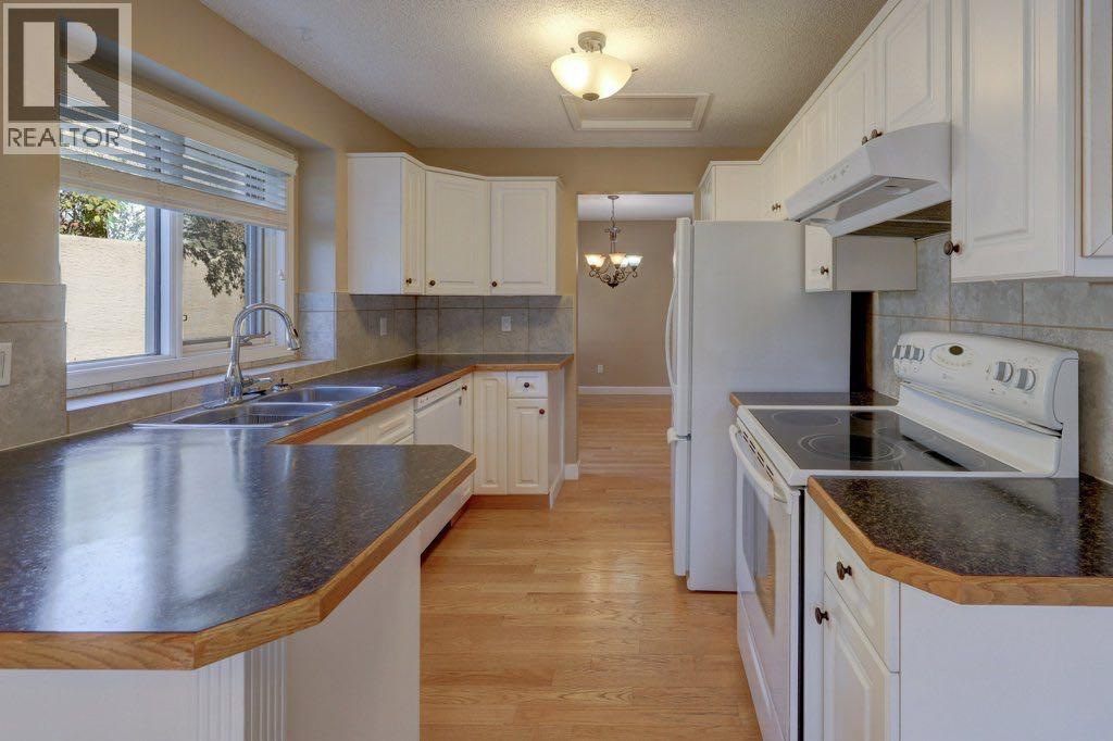 204 Silver Creek Mews Nw, Calgary, Alberta  T3B 5L1 - Photo 8 - A2260595