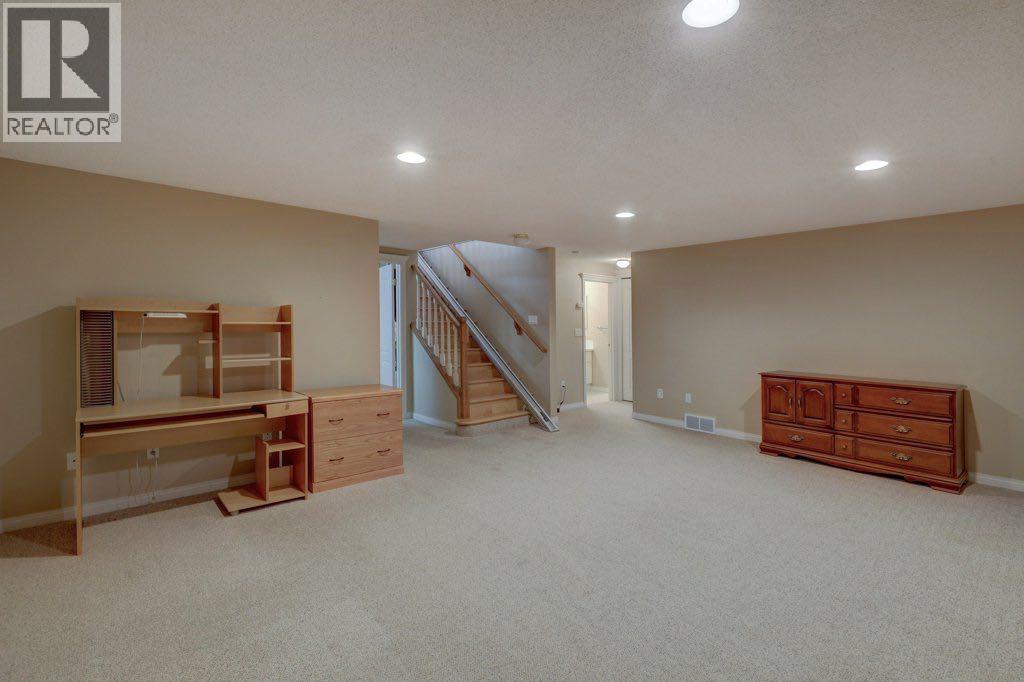 204 Silver Creek Mews Nw, Calgary, Alberta  T3B 5L1 - Photo 24 - A2260595