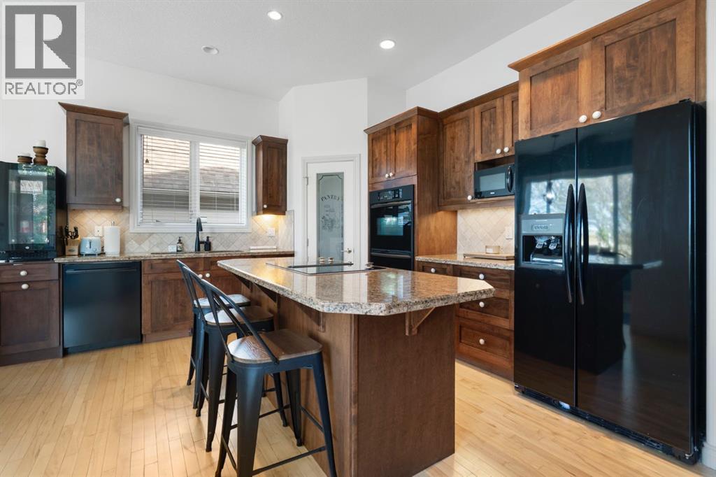 7 Rockcliff Landing Nw, Calgary, Alberta  T3G 5Z5 - Photo 4 - A2262383