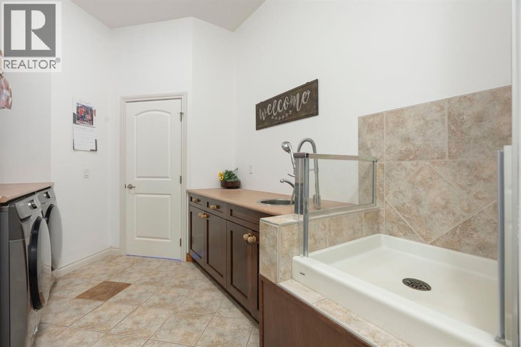 7 Rockcliff Landing Nw, Calgary, Alberta  T3G 5Z5 - Photo 16 - A2262383