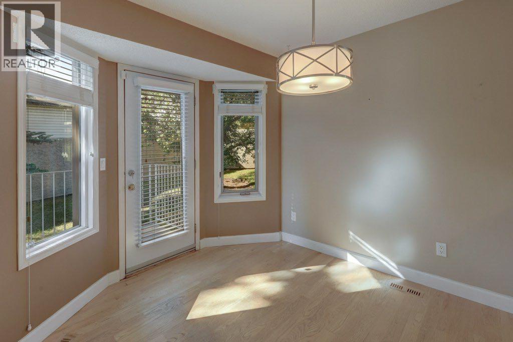 204 Silver Creek Mews Nw, Calgary, Alberta  T3B 5L1 - Photo 9 - A2260595